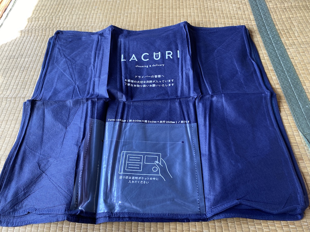 LACURIの配送バッグ